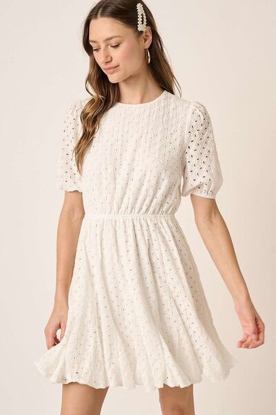 Robe courte Mittoshop à col rond, œillets et manches bouffantes