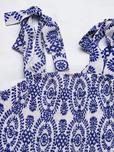 Perfee Geschlitztes gesmoktes schulterfreies, bedrucktes Maxi-Cami-Kleid
