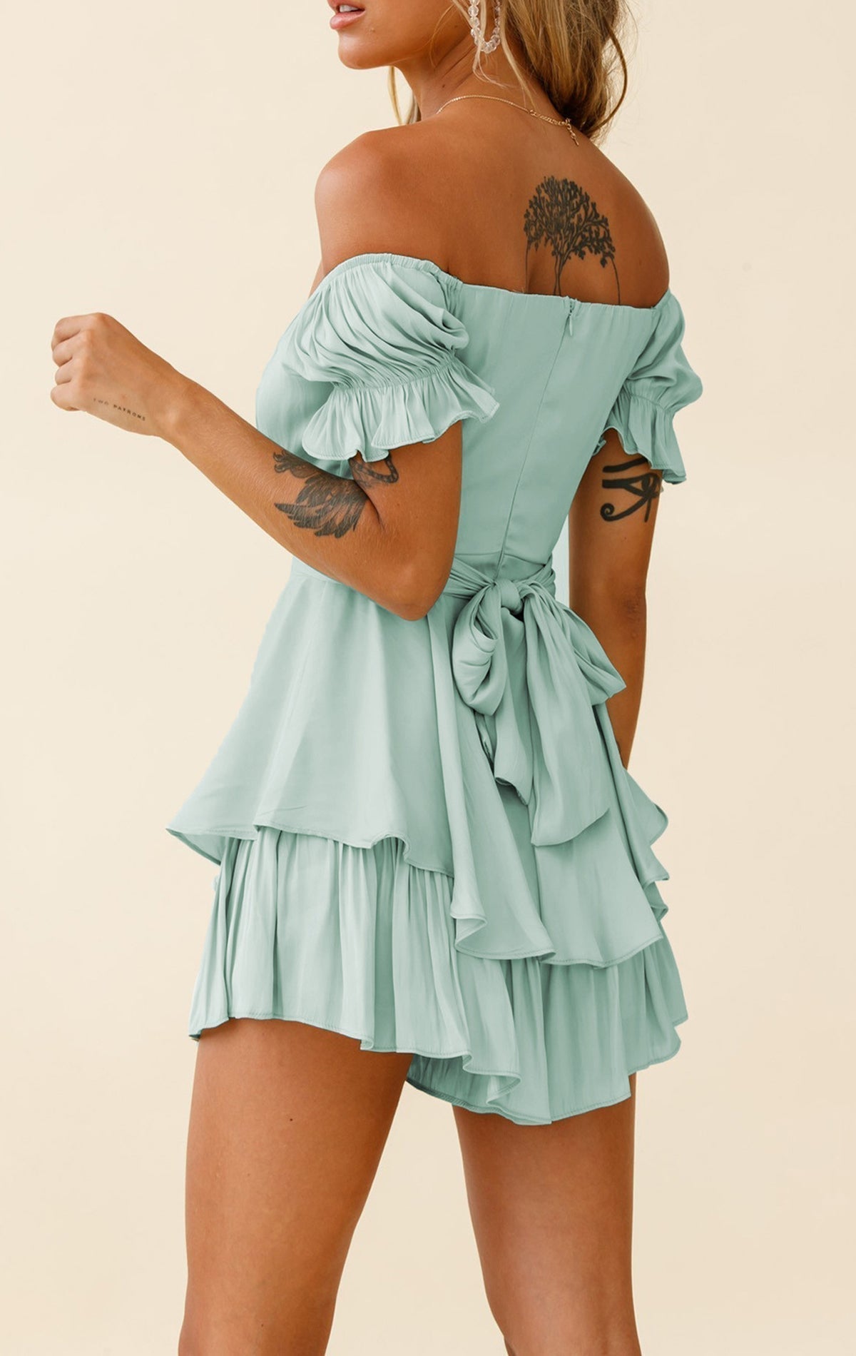 Ein-Schulter-Kurzarm-Jumpsuit