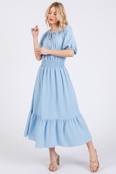 Robe Femme froncée à taille élastiquée, col à nouer et manches bouffantes