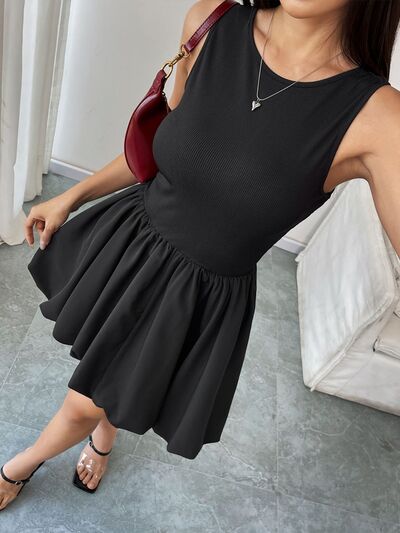 Robe Courte Sans Manches Froncée Perfee