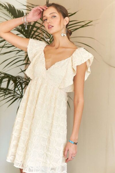 Robe ADORA à encolure en V, manches volantées et dos noué