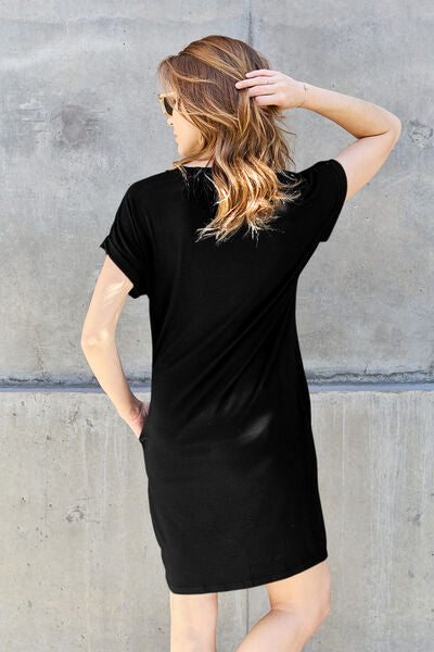 Robe Basic Bae en bambou avec poches, col rond et manches courtes